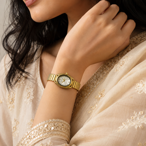 Watches Gold-Tone Oval Dial Classic Stretch Bracelet Watch for Women