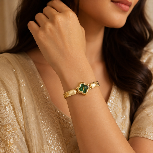 Watches Gold-Tone Clover Shape Green Dial Chain Bracelet Watch for Women