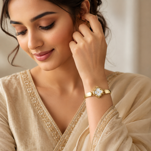 Watches Gold-Tone Clover Shape Dial Chain Bracelet Watch for Women